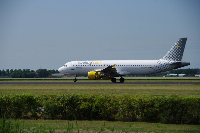 MJV_7785_Vueling_EC-KRH_Airbus A320.JPG